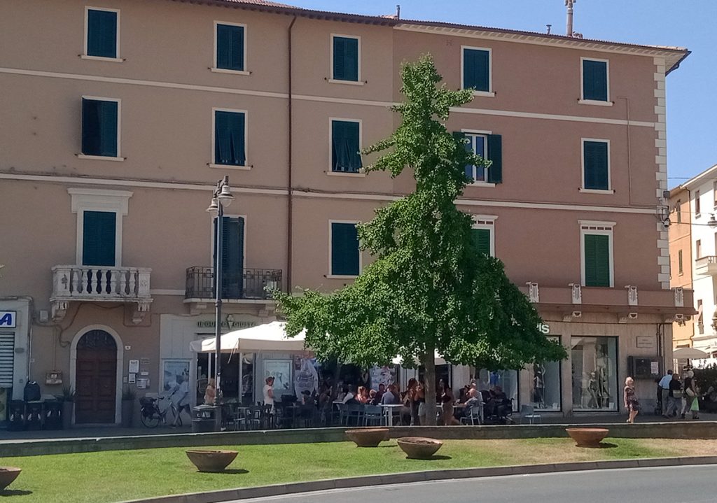 Piazza Gramsci Piombino - Affittacamere Tre Orologi